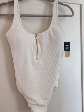 Michael Kors cream Ribbed Zip-Front Women’s Swimsuit, Size 10, NWT